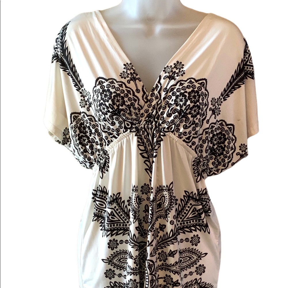 Shoreline Coverup Black And Cream V-Neck Back and Front Short Sleeves One Size